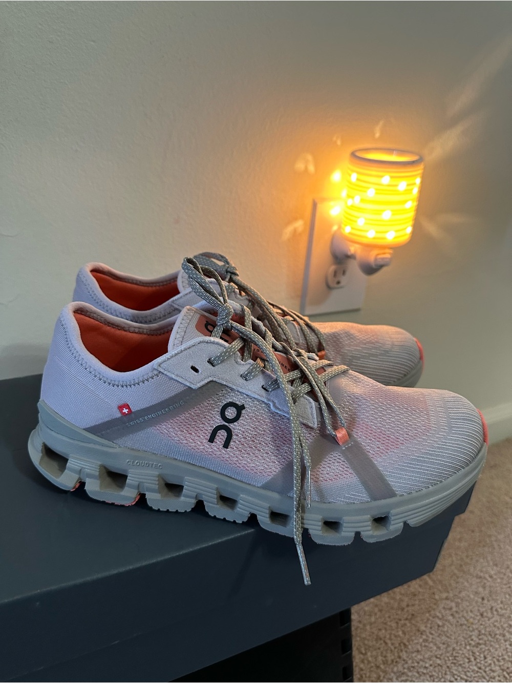 On Cloud X 4 AD, Women’s Sneakers in Light Gray with Coral Interior. Size 9